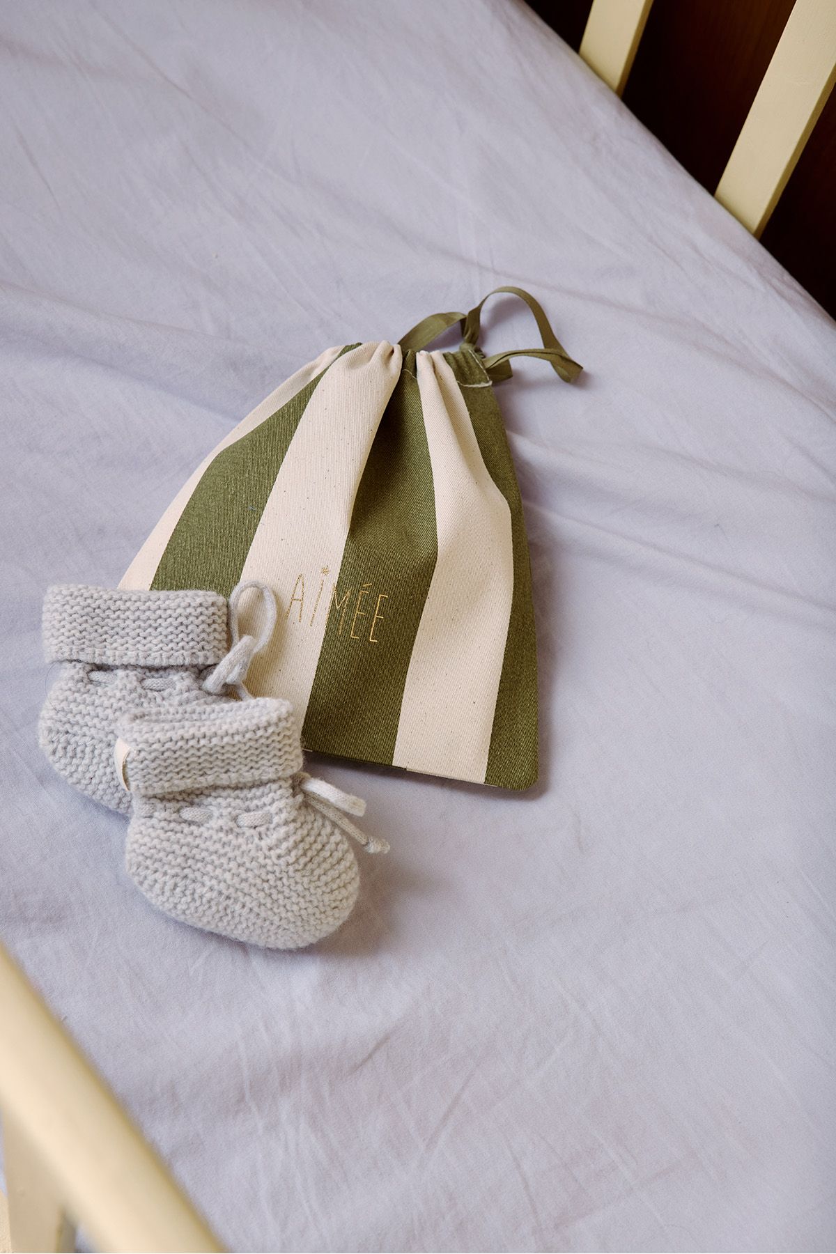 bonita zapatilla de punto para bebé - lista de maternidad - idea de regalo de nacimiento
