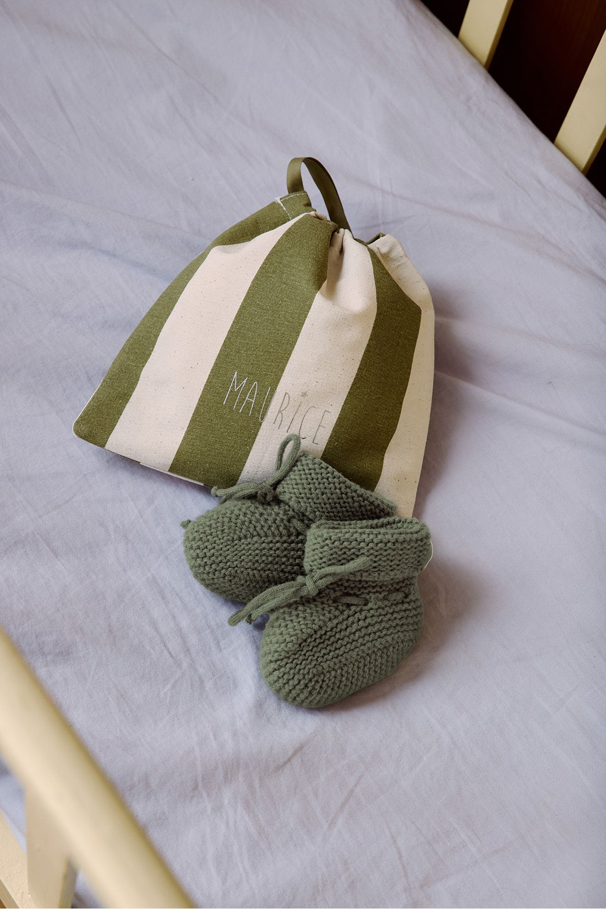 bonita zapatilla de punto para bebé - lista de maternidad - idea de regalo de nacimiento