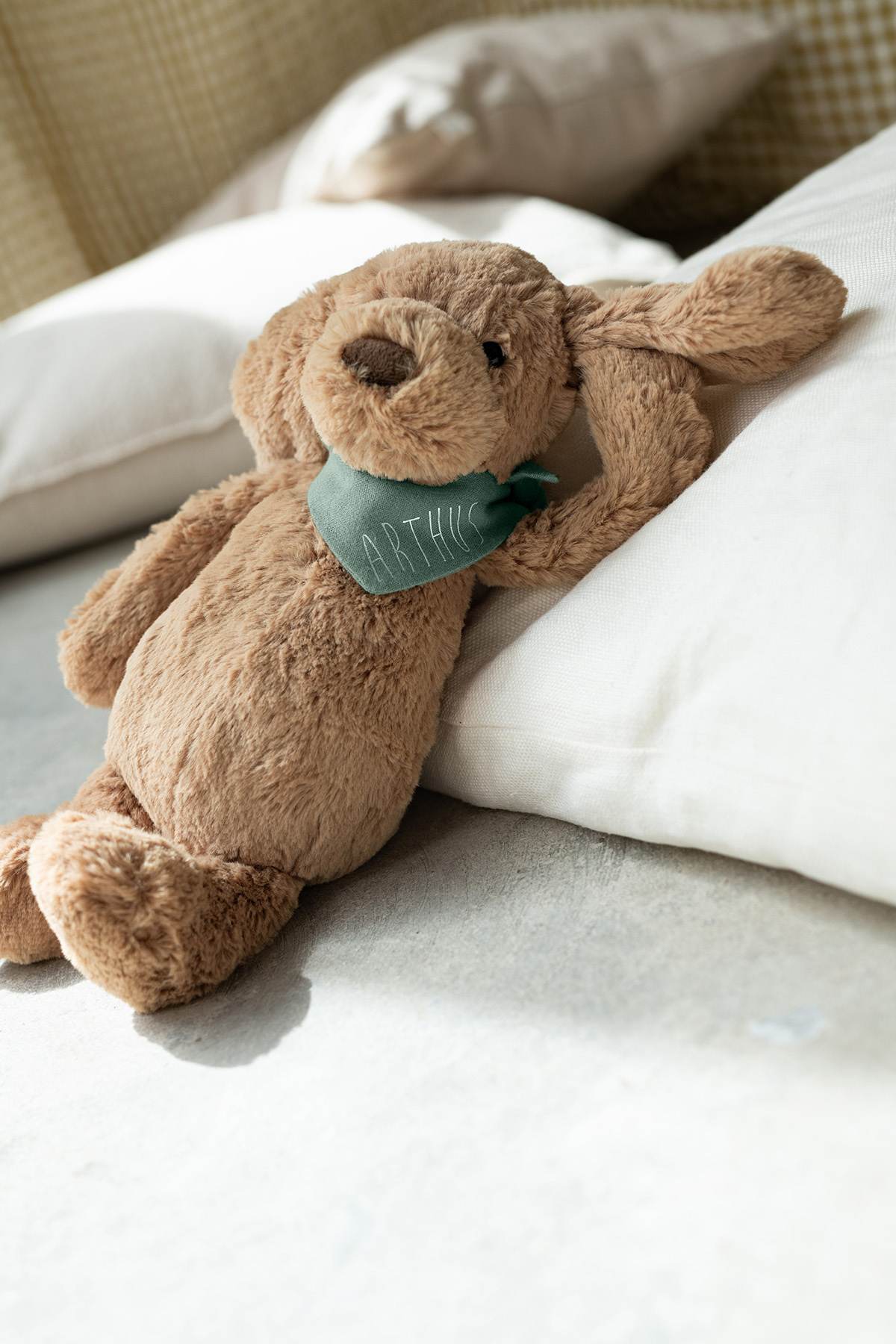 muñeco de peluche perro suave con pañuelo personalizado
