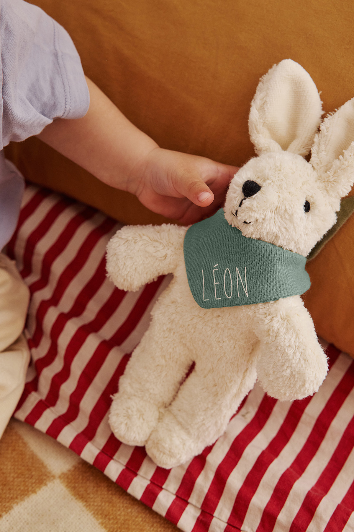 muñeco de peluche conejo con pañuelo personalizado