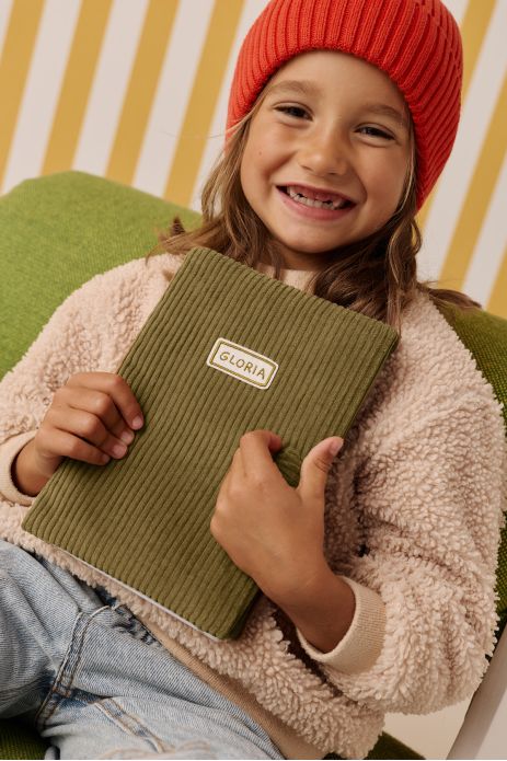 protector de cartilla de salud en terciopelo personalizable