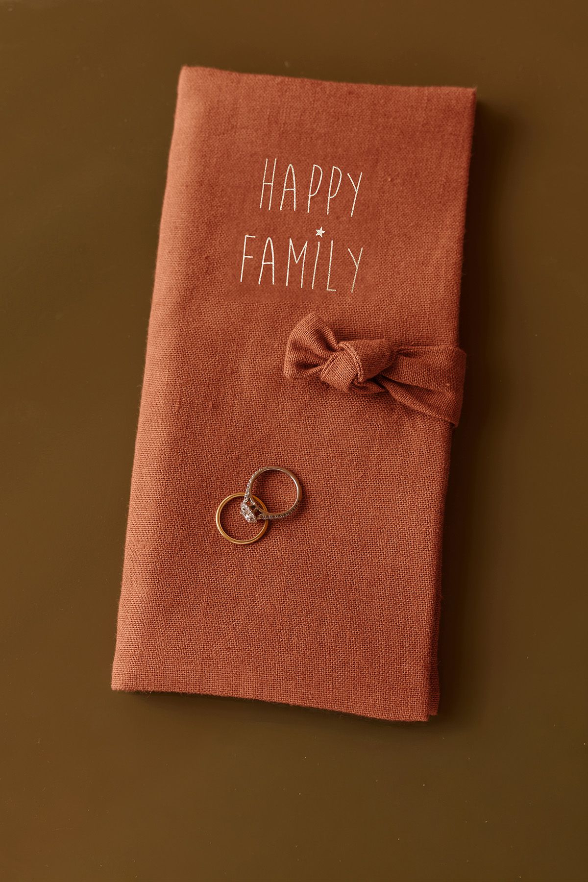 protector de libreta familiar personalizado en lino - idea de regalo de boda