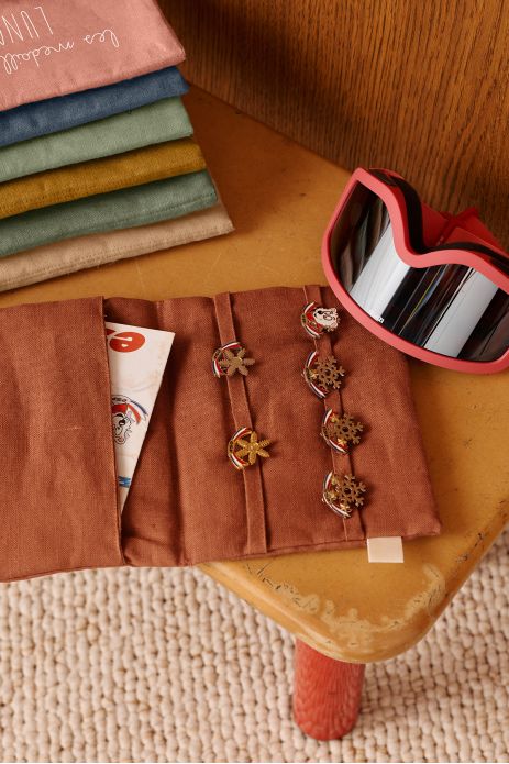 portamedallas de esquí personalizable en lino - idea de regalo original para niño