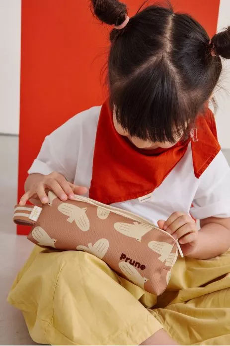trousse à crayons enfant personnalisable avec des compartiments et à motifs