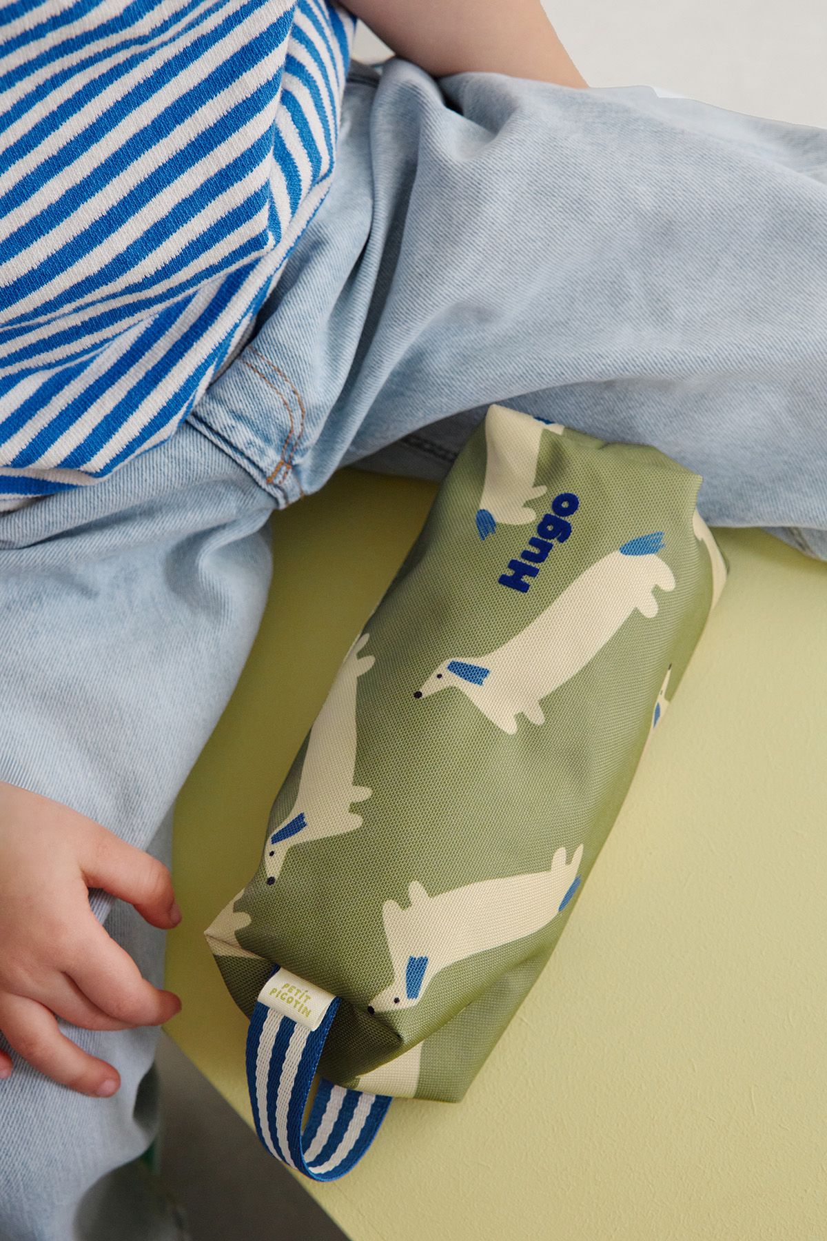 trousse à crayons pour enfant avec des motifs et personnalisable
