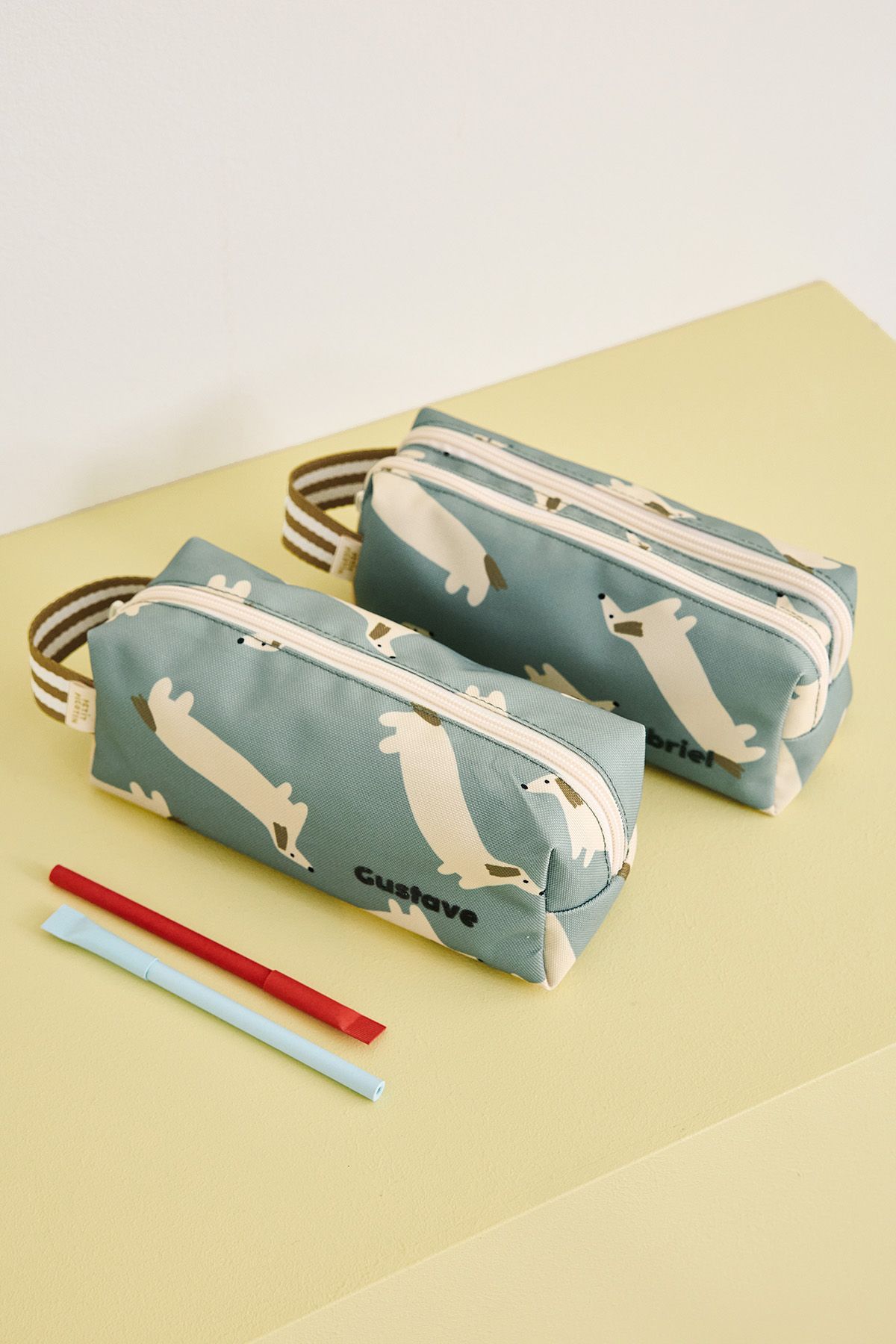 estuche para lápices infantil personalizable con compartimentos y motivos