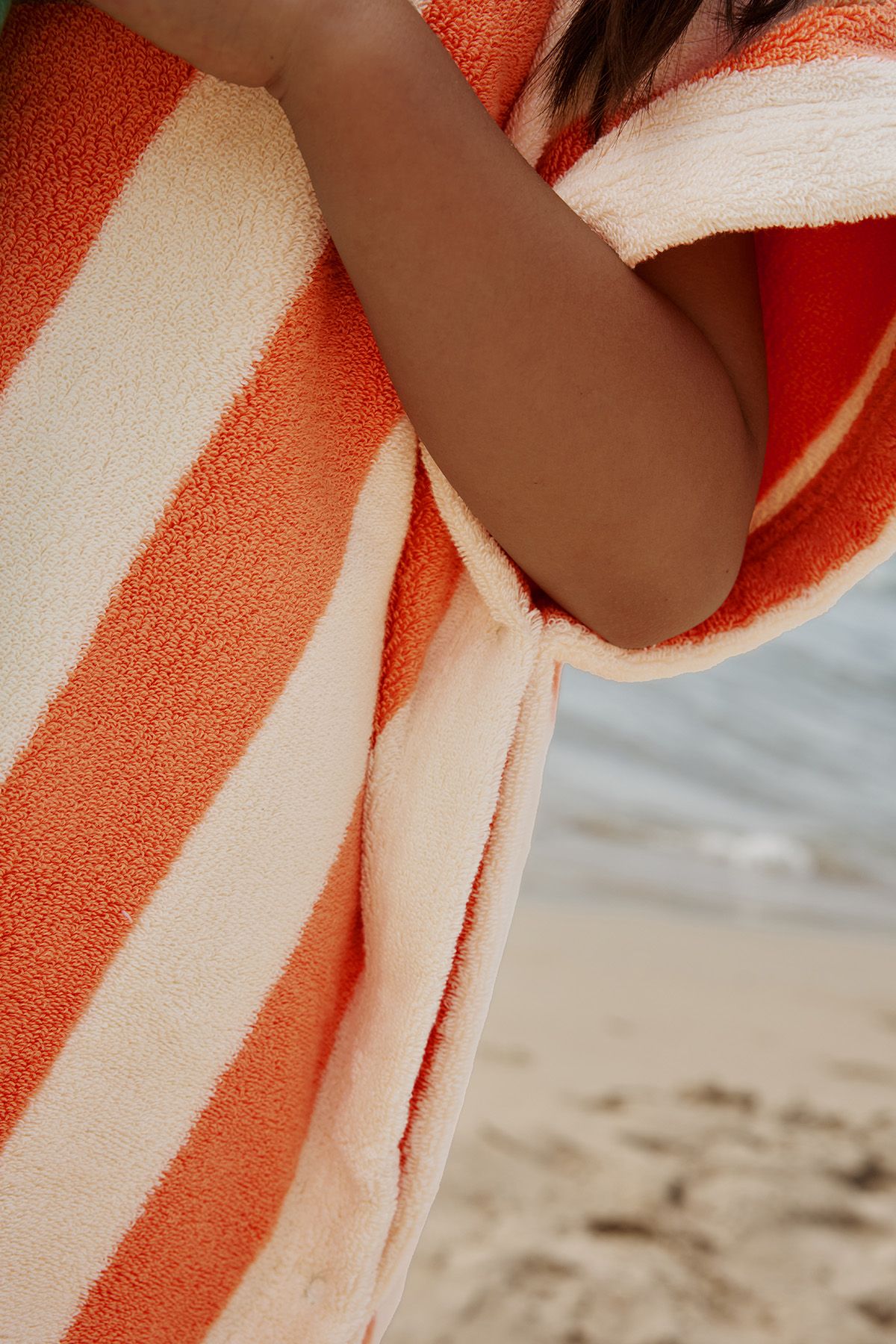 poncho rayé en éponge personnalisable pour enfant