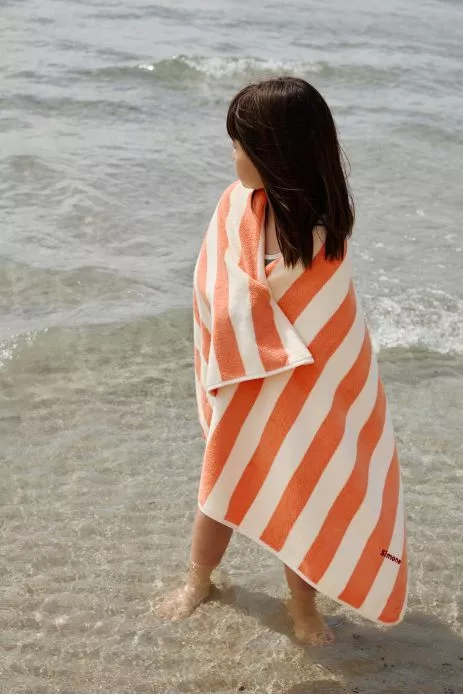 serviette de bain plage rayée et personnalisable pour enfant