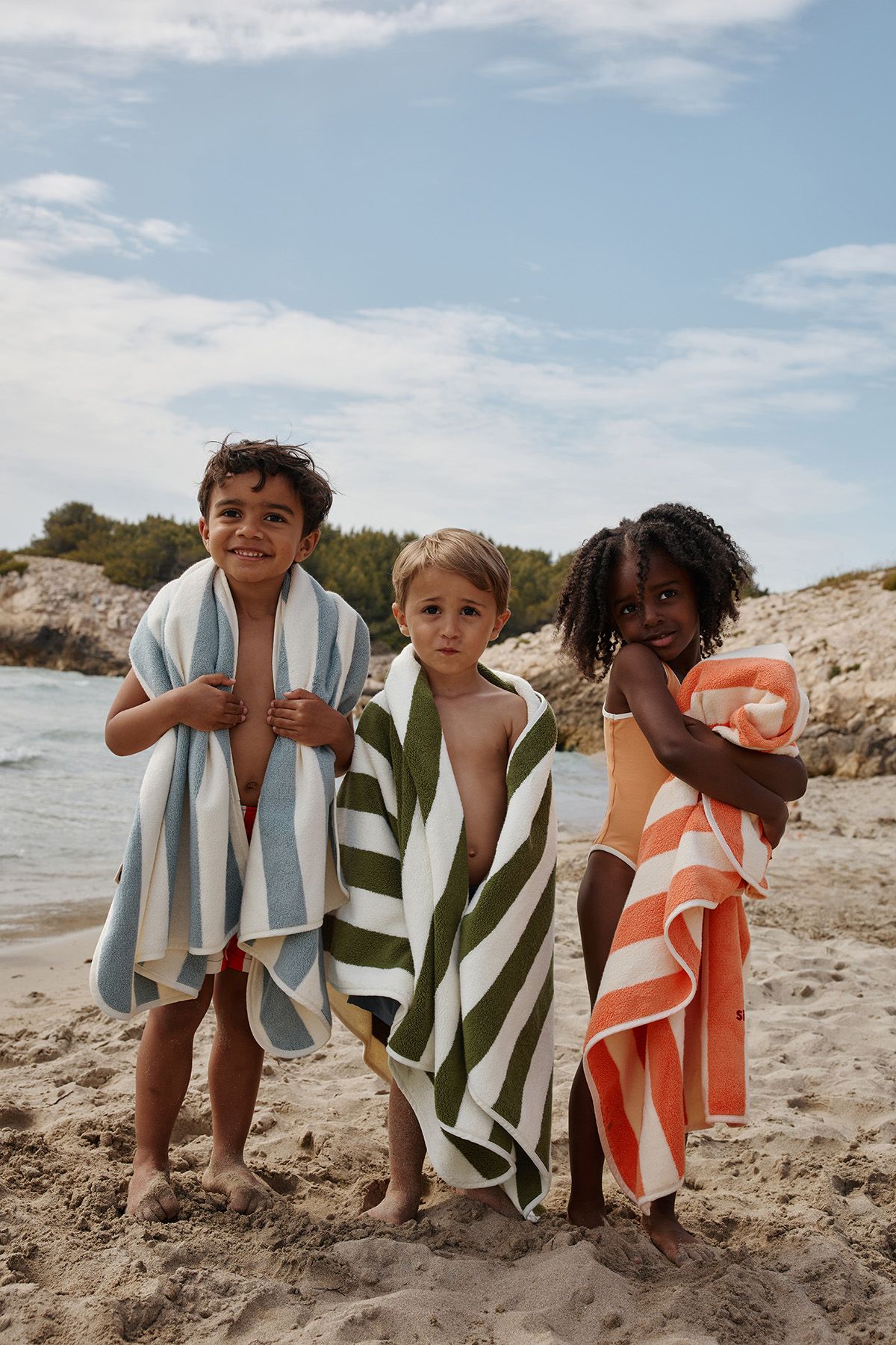 serviette de bain plage rayée et personnalisable pour enfant