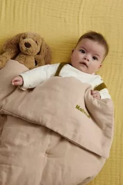 couverture matelassée pour bébé unie et personnalisable