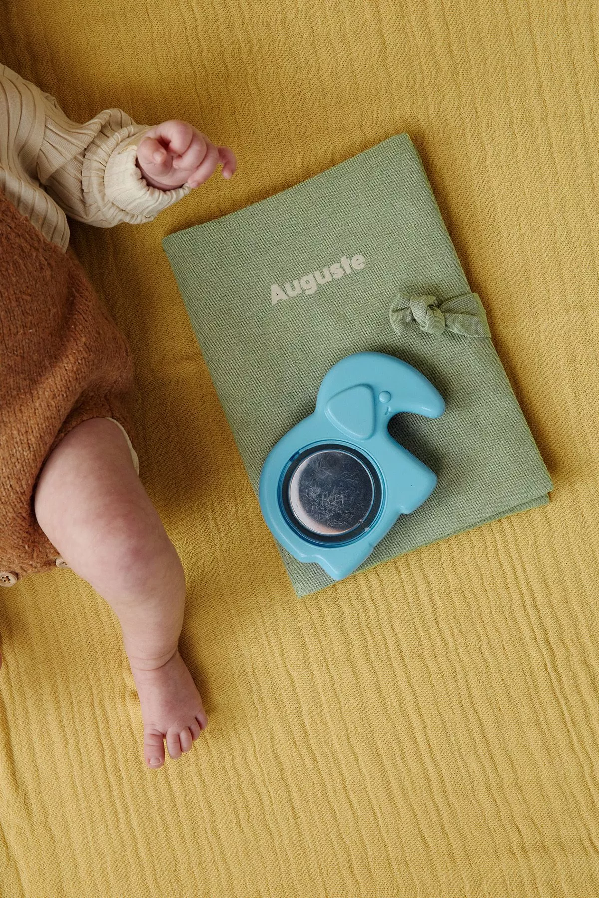 protège carnet de santé en lin personnalisé - idée cadeau de naissance personnalisée