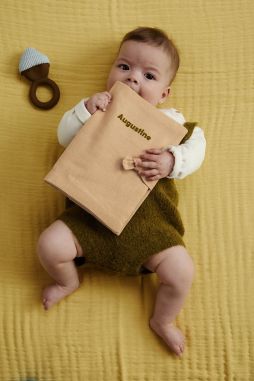 funda para cartilla de salud de lino personalizada - idea de regalo de nacimiento personalizado