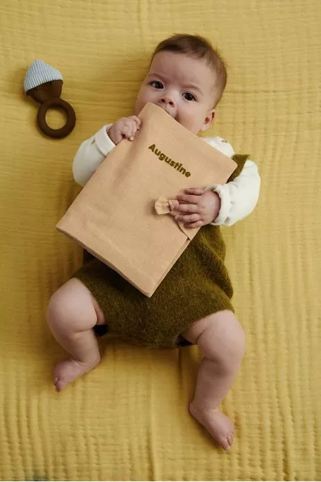 protège carnet de santé en lin personnalisé - idée cadeau de naissance personnalisée