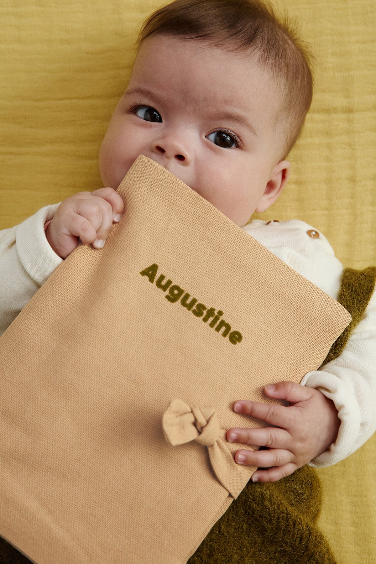 protège carnet de santé en lin personnalisé - idée cadeau de naissance personnalisée