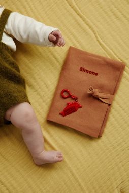 funda para cartilla de salud de lino personalizada - idea de regalo de nacimiento personalizado