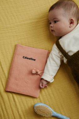 funda para cartilla de salud de lino personalizada - idea de regalo de nacimiento personalizado