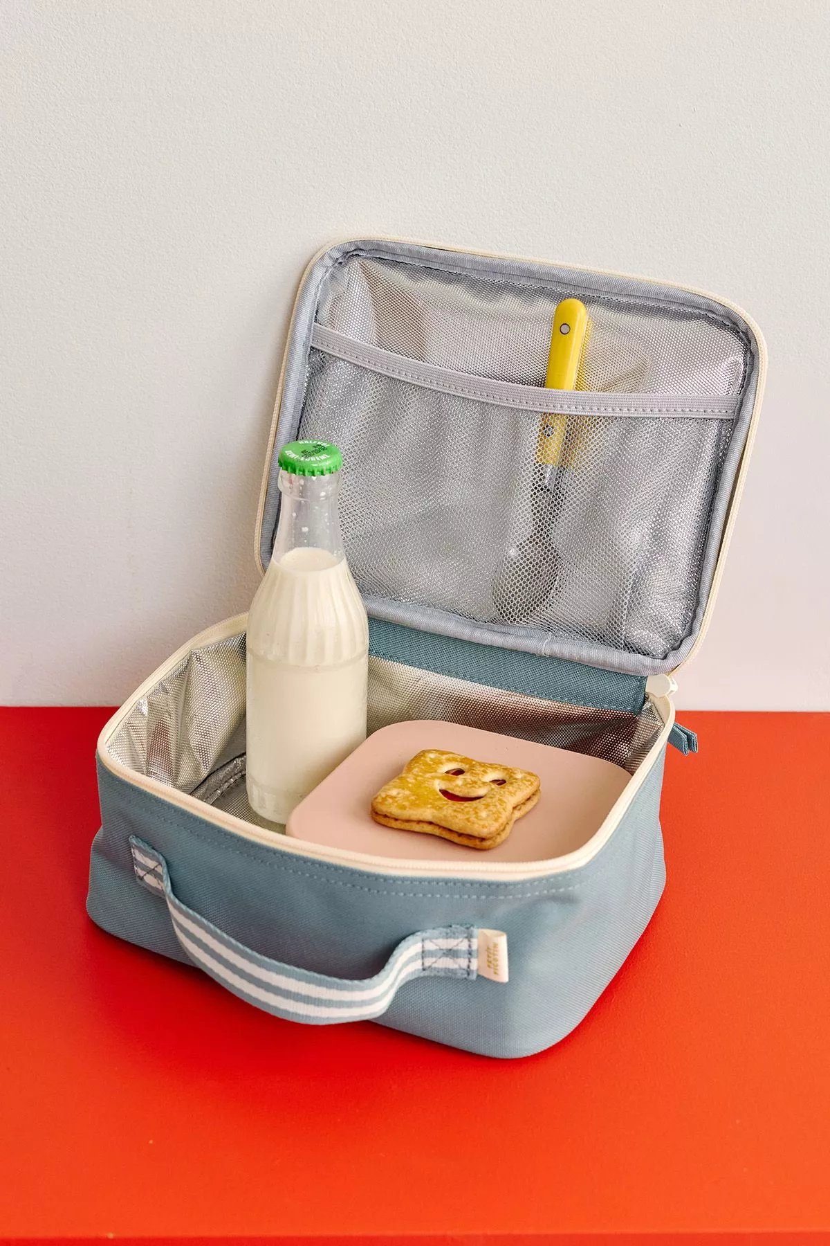 personalizable polyester lunch bag for children and adults meals and snacks