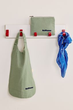 small plain zippered pouch to personalize