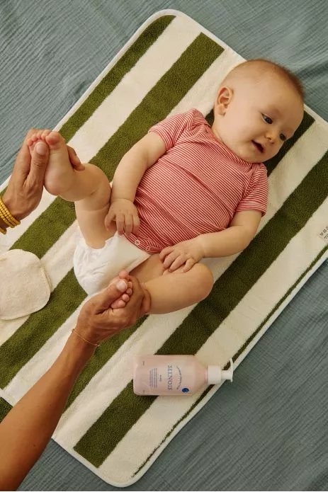 tapis à langer de voyage en éponge à rayures personnalisable