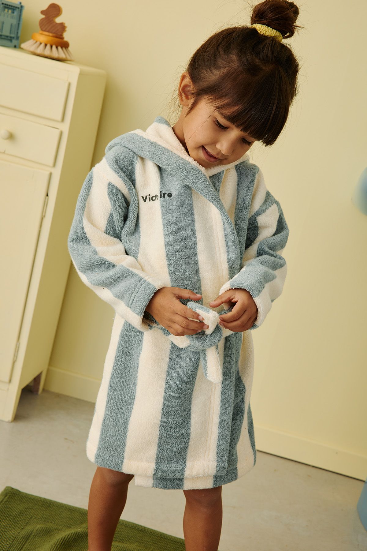 albornoz infantil de rayas en rizo personalizable