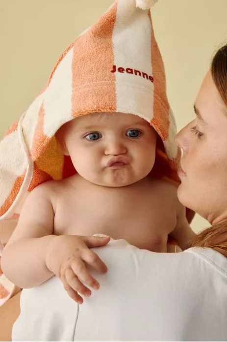 cape de bain bébé éponge à rayures et personnalisable
