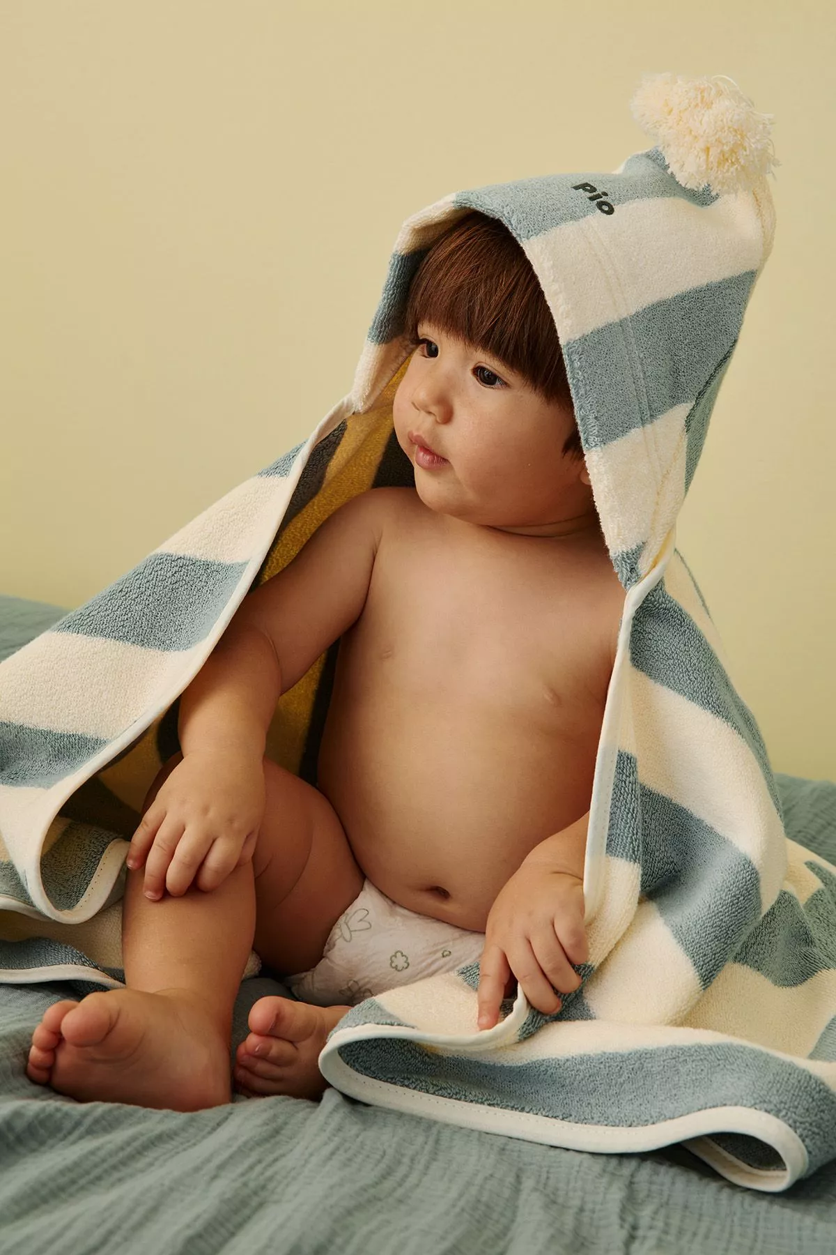 capa de baño bebé de esponja a rayas y personalizable