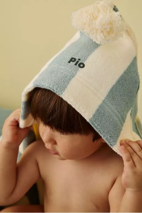 cape de bain bébé éponge à rayures et personnalisable