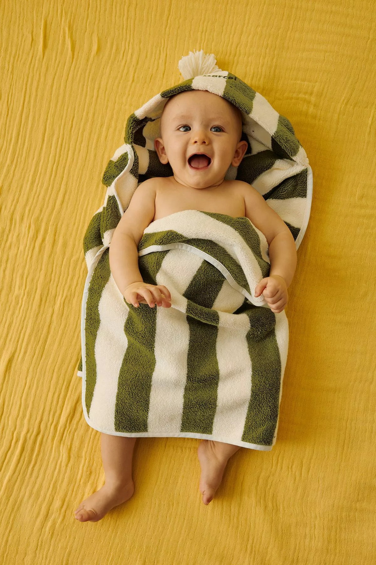 capa de baño bebé de esponja a rayas y personalizable