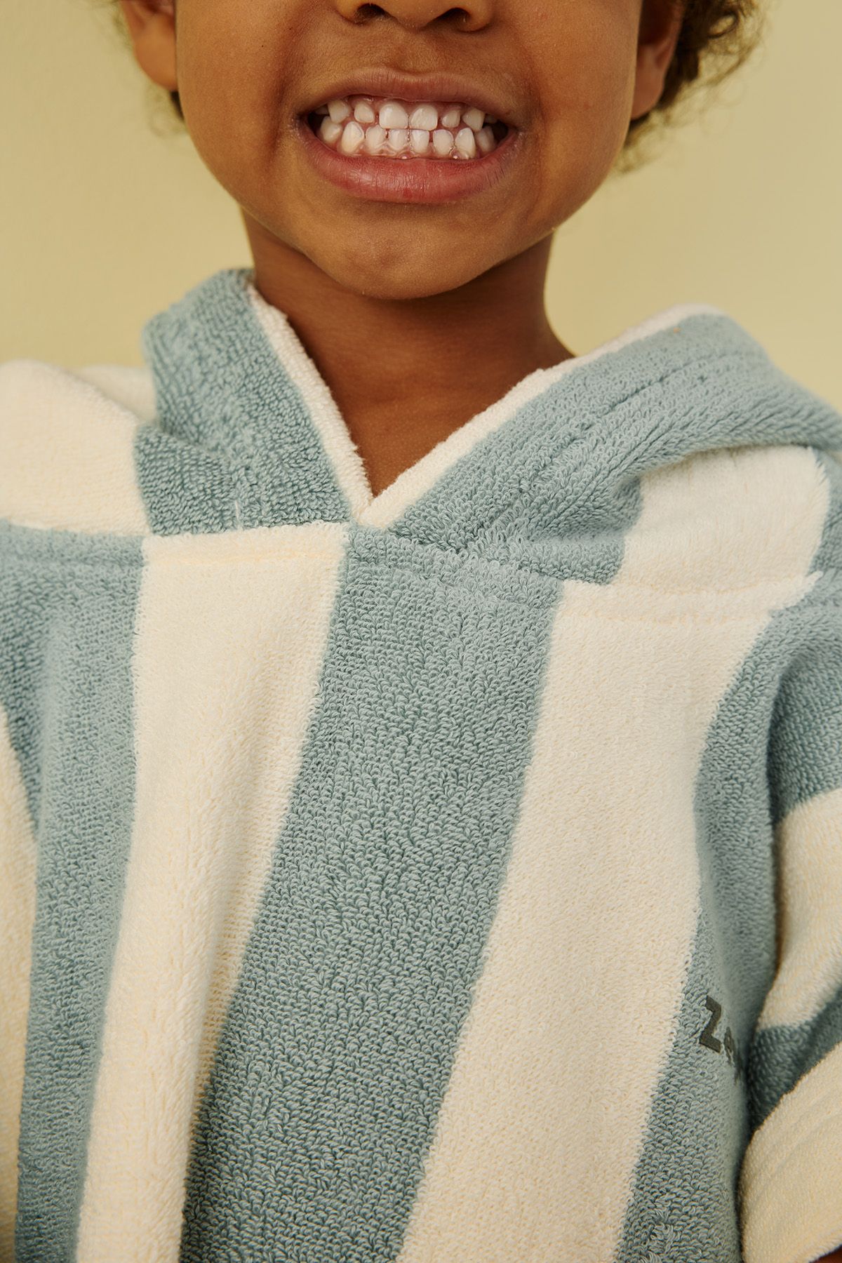 poncho rayé en éponge personnalisable pour enfant