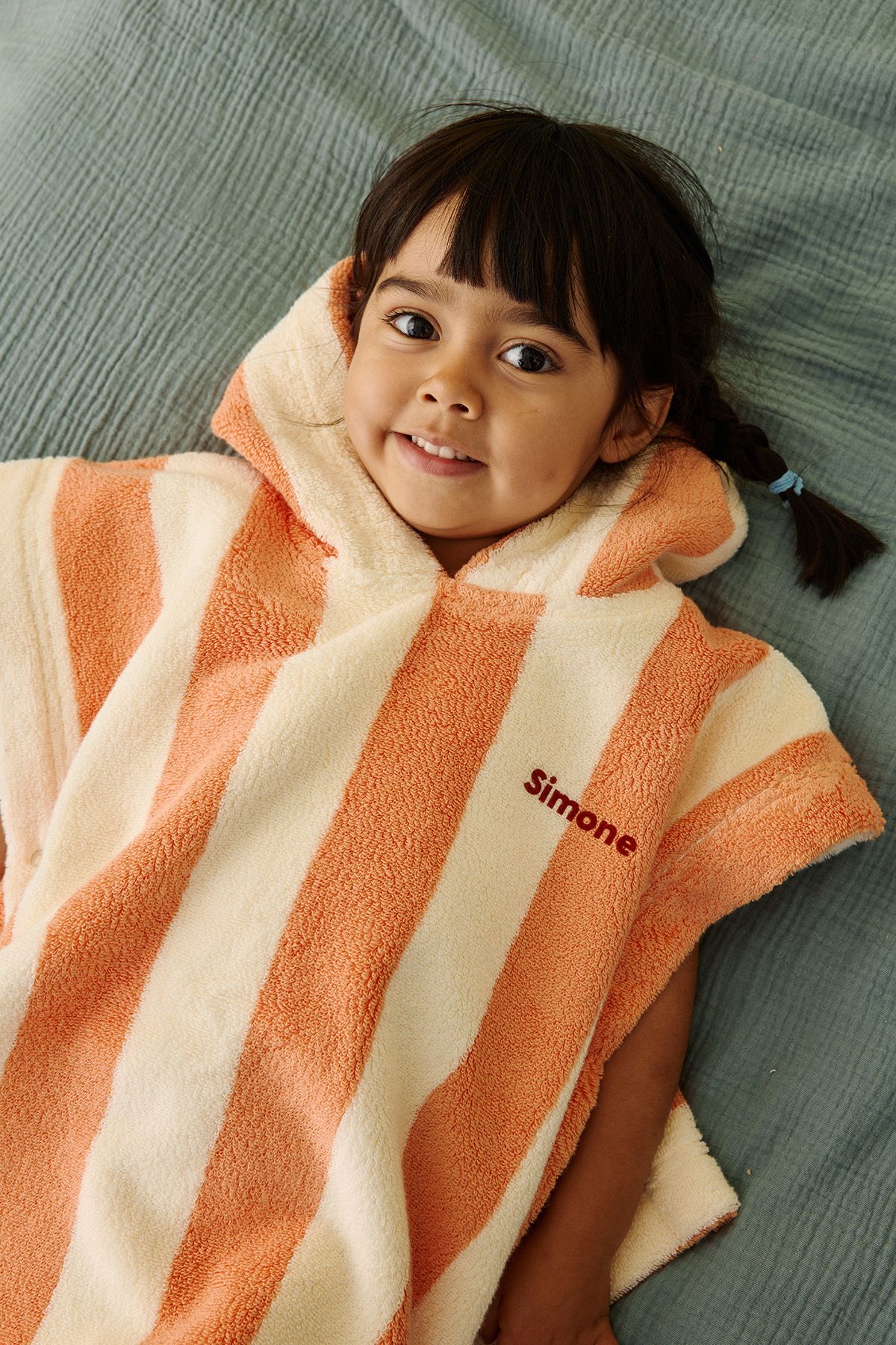 poncho rayé en éponge personnalisable pour enfant