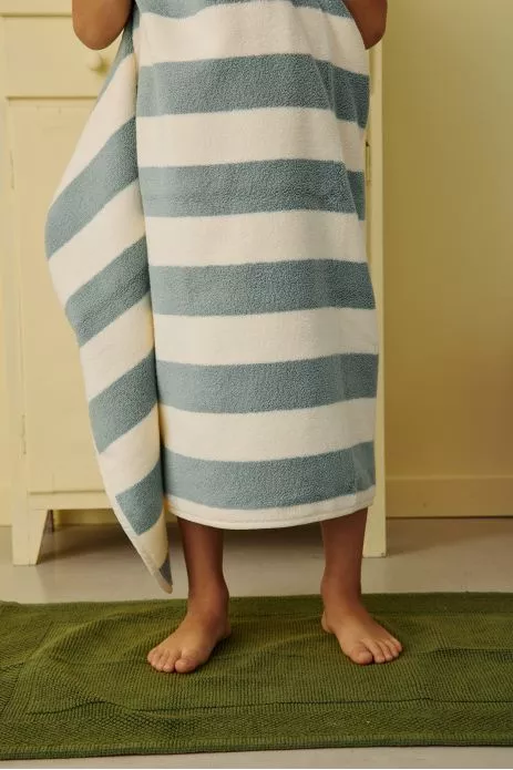 serviette de bain éponge rayures et personnalisable pour enfant
