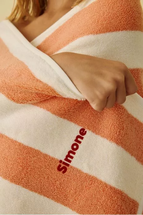serviette de bain éponge rayures et personnalisable pour enfant
