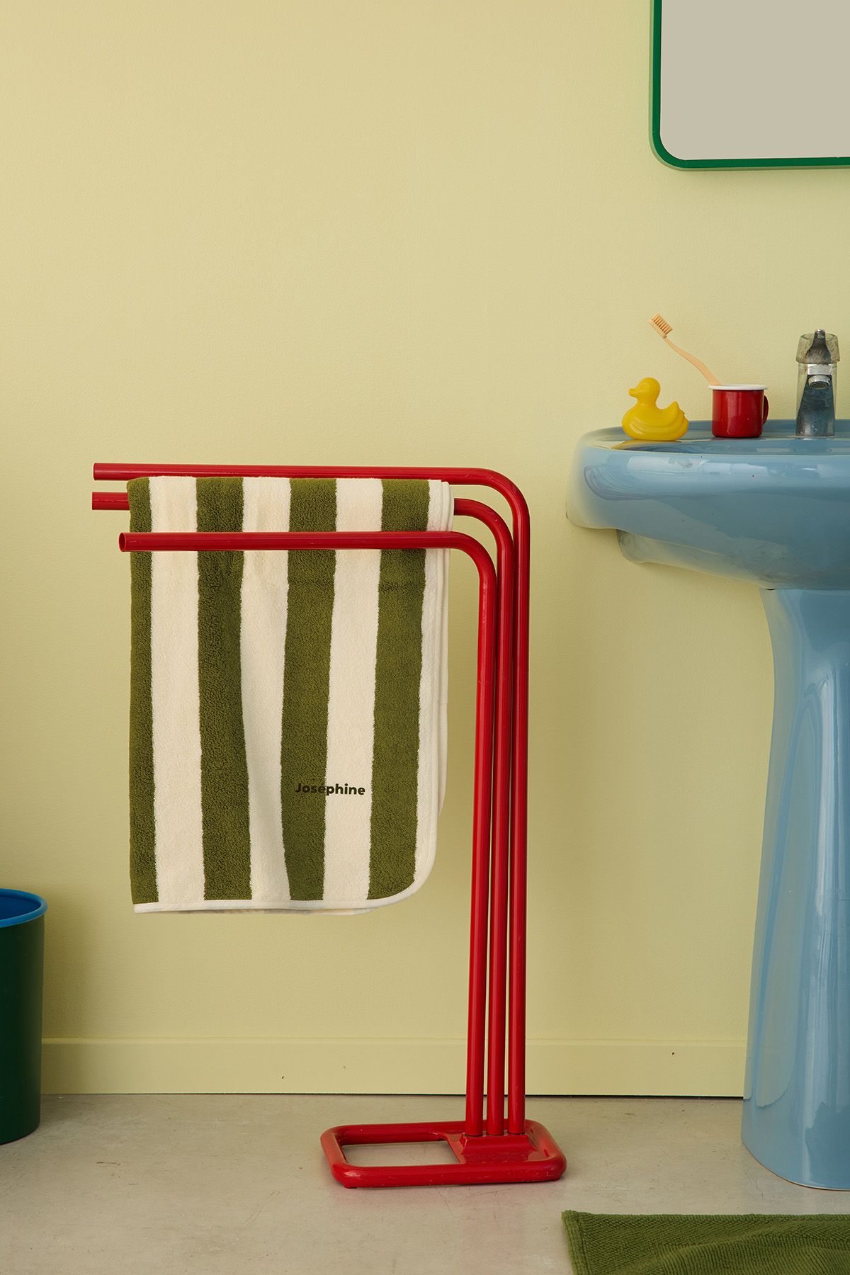 serviette de bain éponge rayures et personnalisable pour enfant