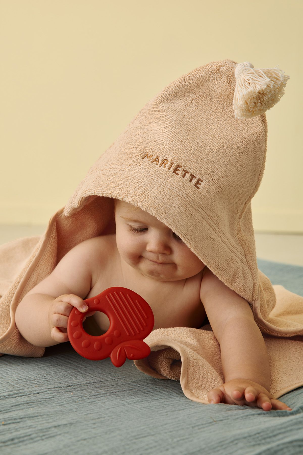 cape de bain bébé personnalisable éponge absorbante et moelleuse