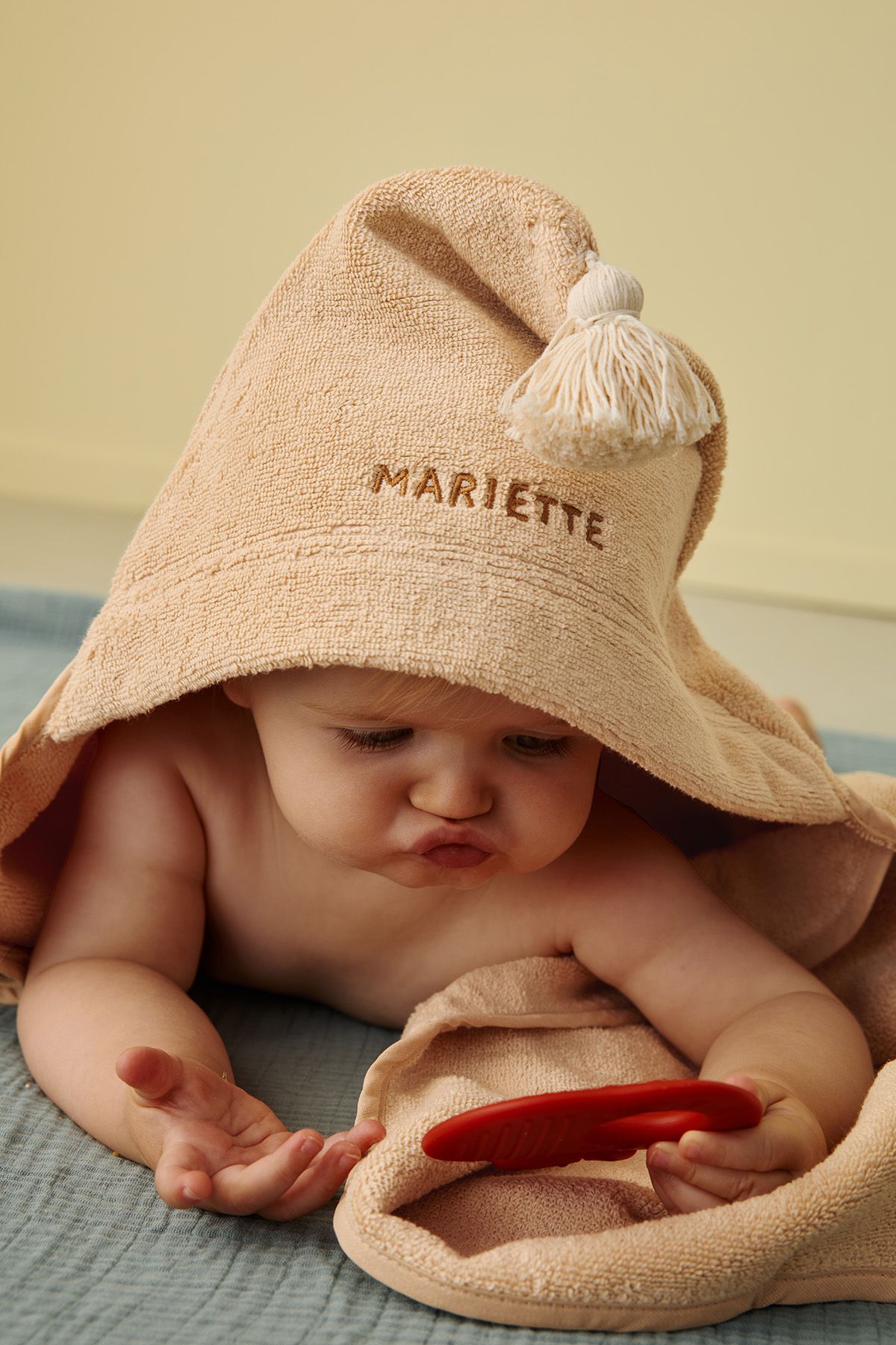 cape de bain bébé personnalisable éponge absorbante et moelleuse