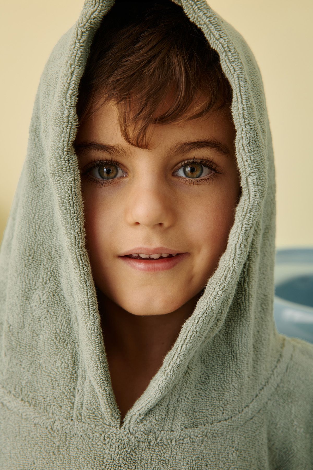 Personalizable kids’ poncho for bath and beach in soft terry cloth
