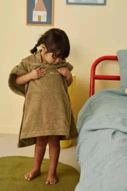 Personalizable kids’ poncho for bath and beach in soft terry cloth