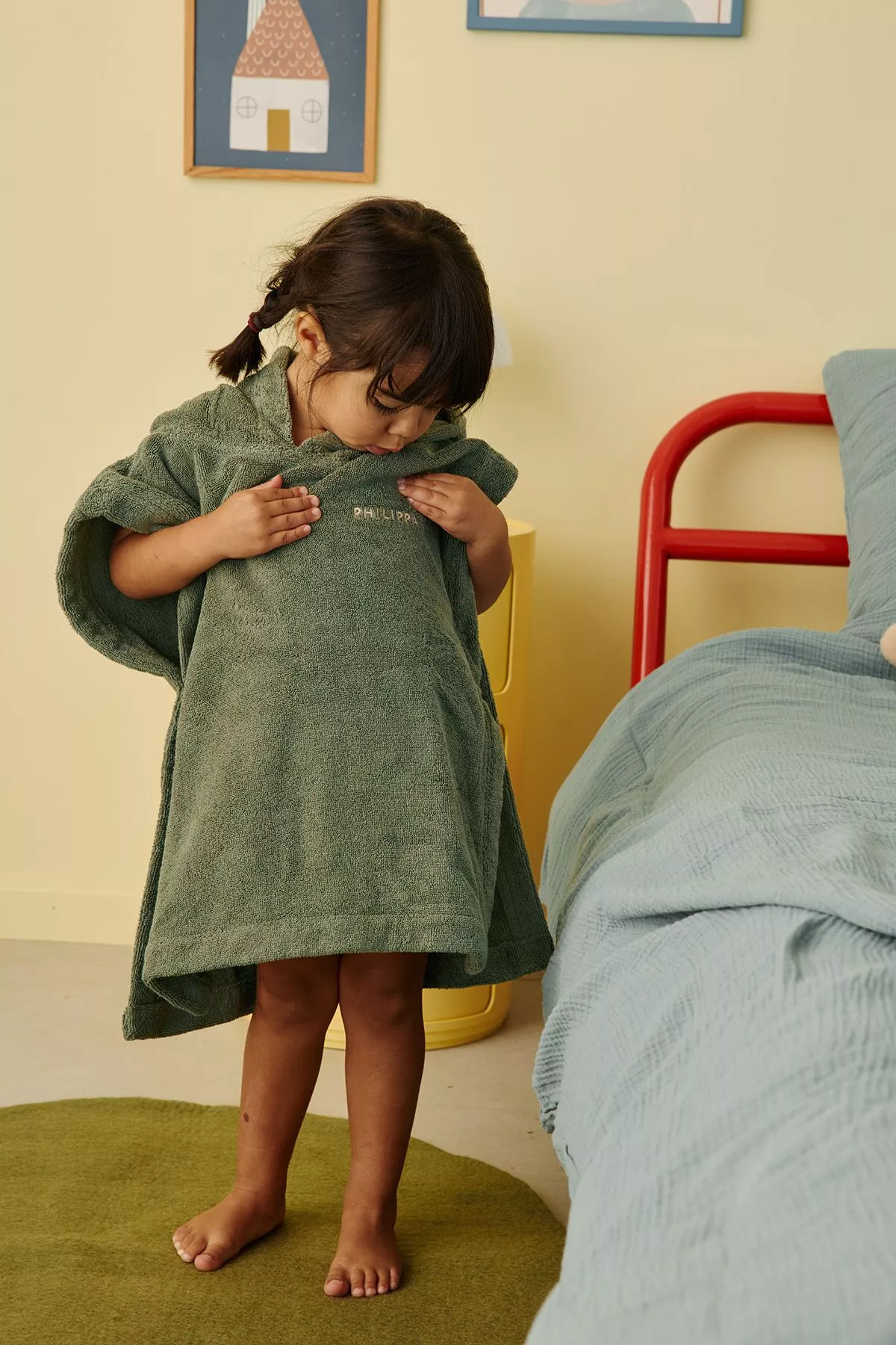 Personalizable kids’ poncho for bath and beach in soft terry cloth