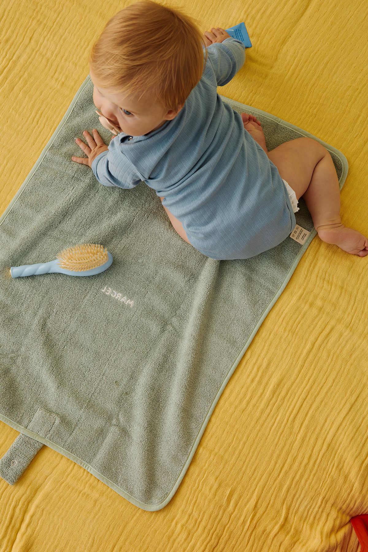 Personalizable foldable travel changing mat for babies