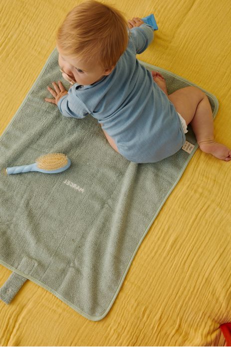 Personalizable foldable travel changing mat for babies