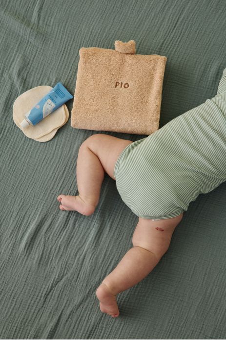 Personalizable foldable travel changing mat for babies