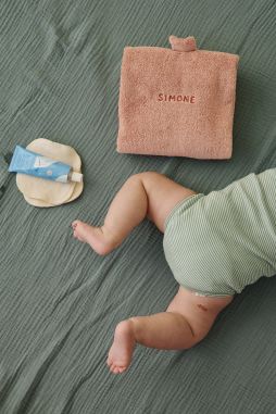 Personalizable foldable travel changing mat for babies