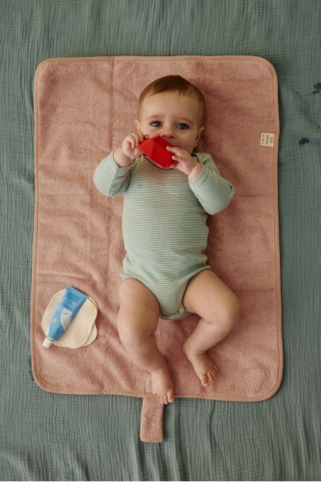 Personalizable foldable travel changing mat for babies