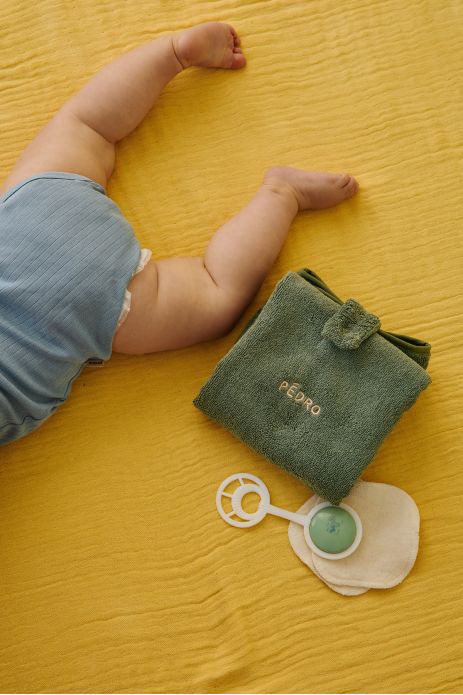 Personalizable foldable travel changing mat for babies