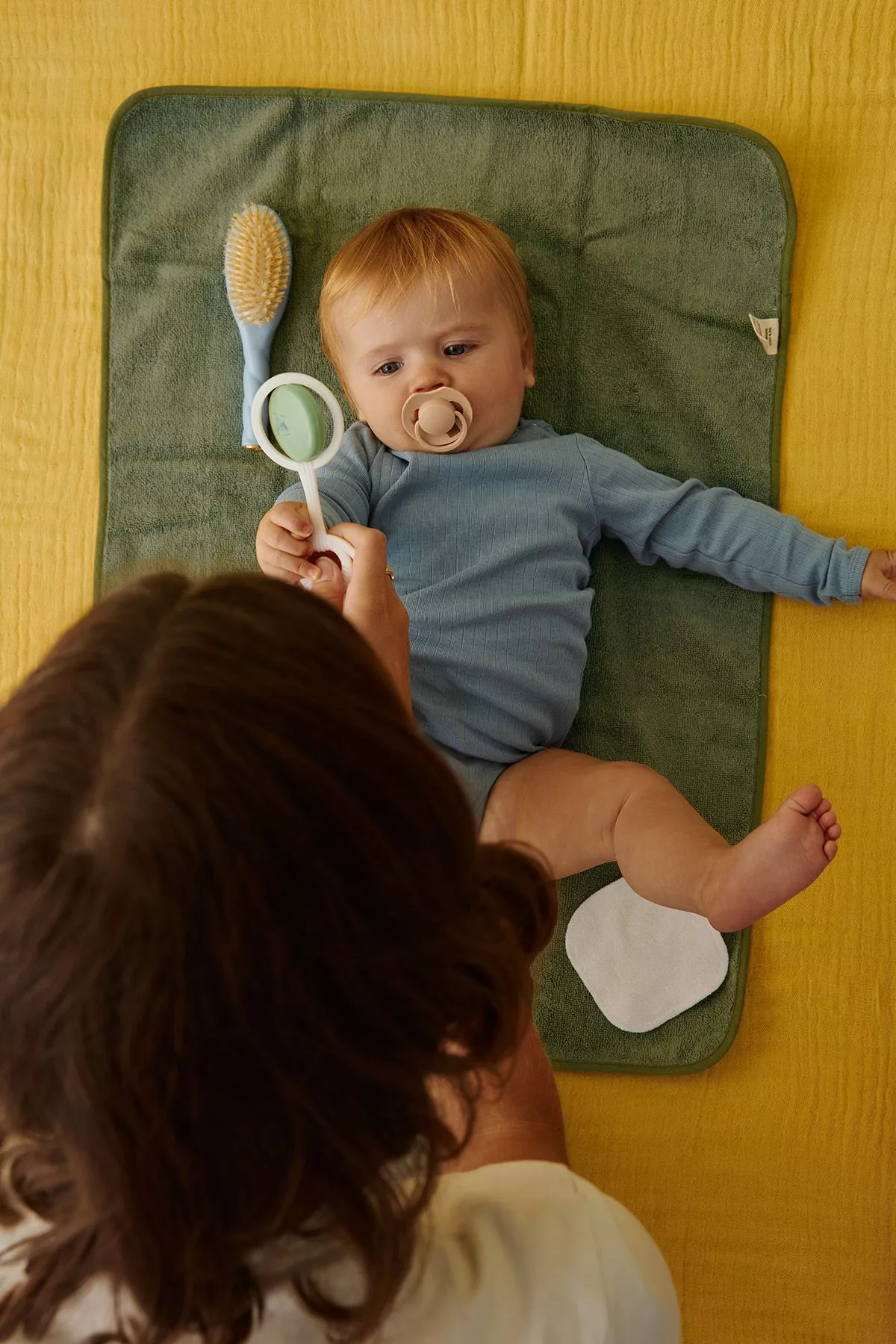 Personalizable foldable travel changing mat for babies