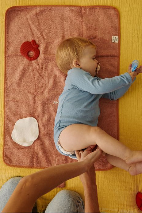 Personalizable foldable travel changing mat for babies