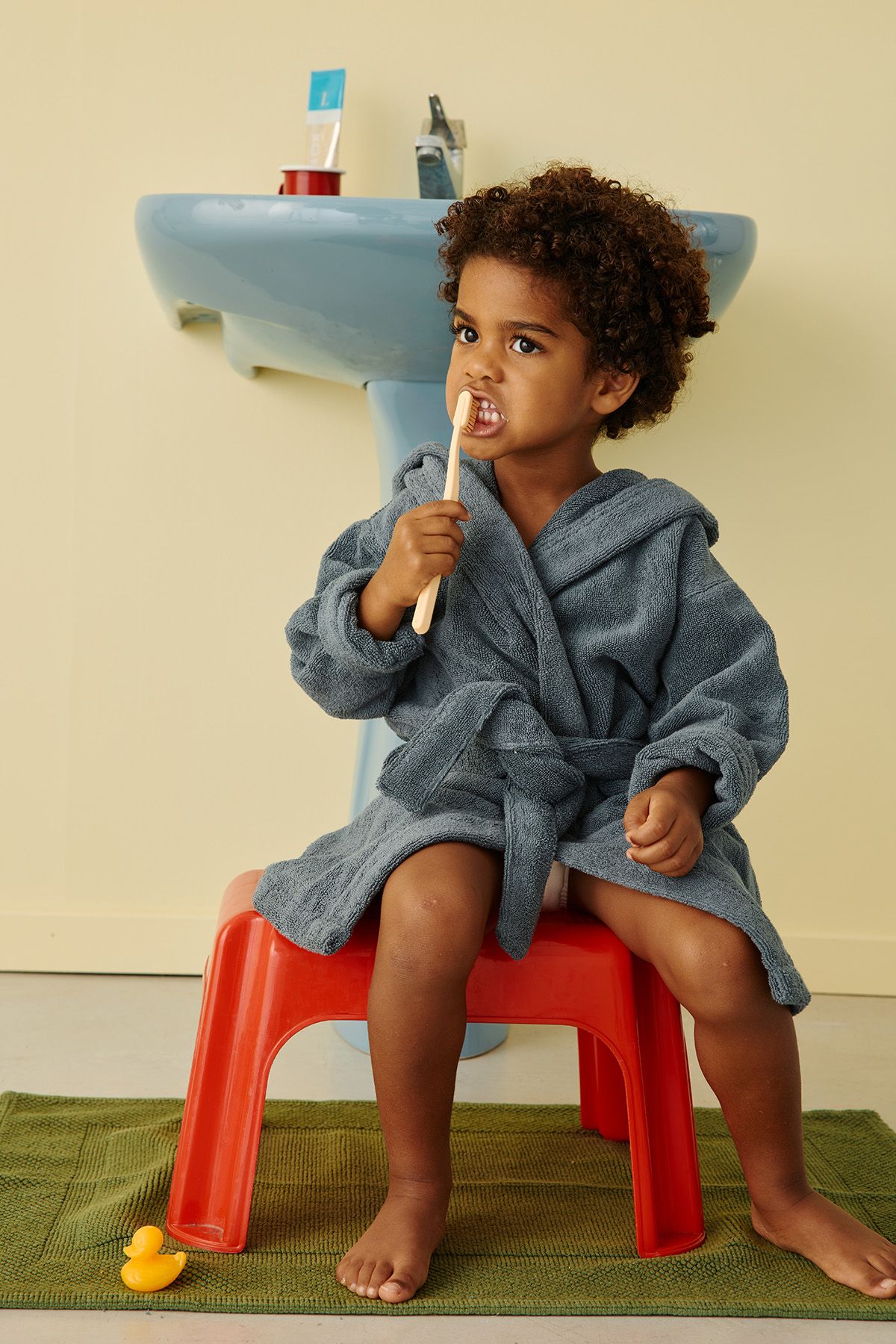 Personalizable kids’ bathrobe in soft terry cloth