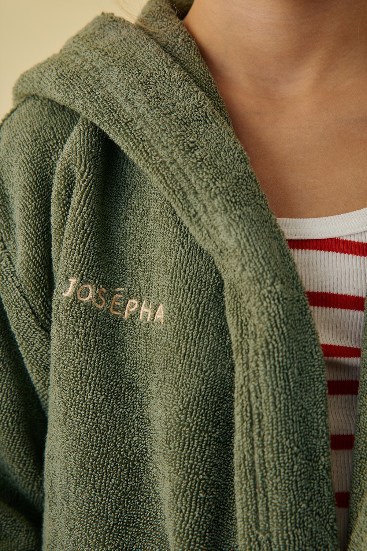Personalizable kids’ bathrobe in soft terry cloth
