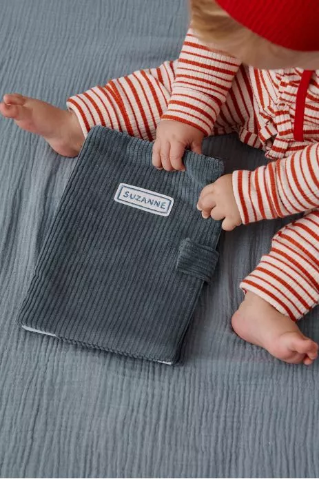 protège carnet de santé personnalisé en velours côtelé pour bébé