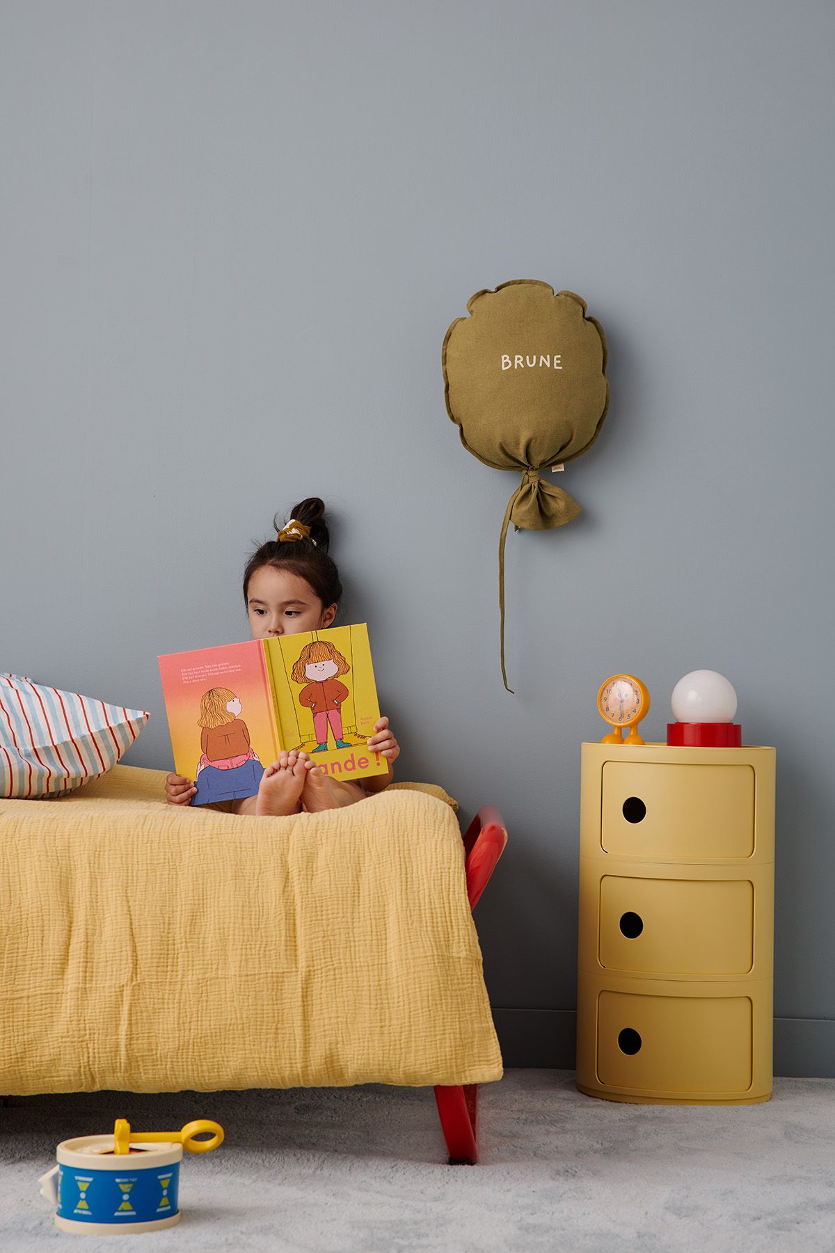 personalizable balloon-shaped wall decor for a baby’s or child’s room